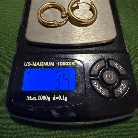 18k old gold Gold Hoop Earrings - Timeless Women's Jewelry - Picture 7 of 16